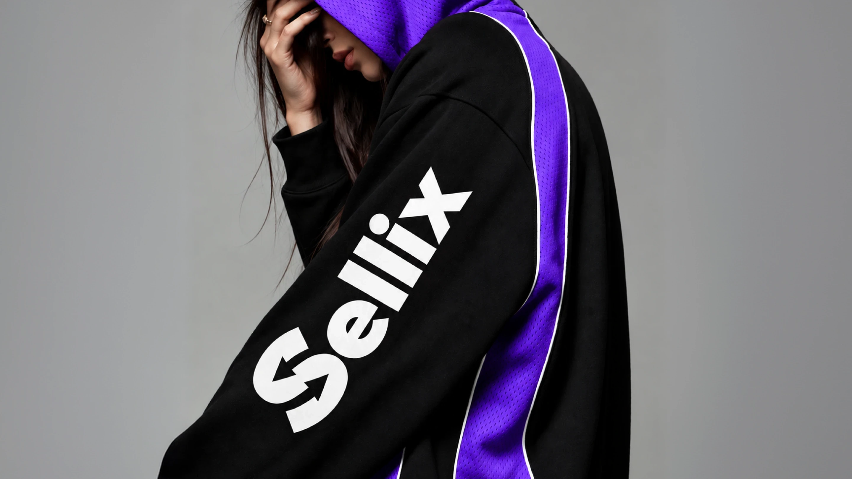 Sellix mockup.